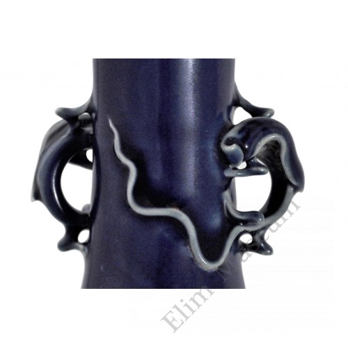 1490  A Yuan sapphire blue long neck vase